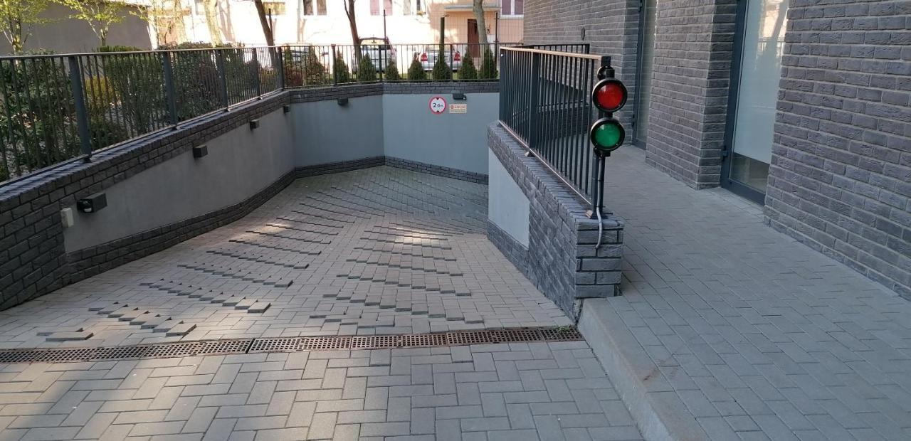 Mariela-kolobrzeg Z Garazem Apartmán